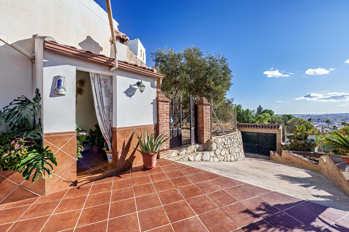 3 Bed Detached Villa in Ciudad Jardín