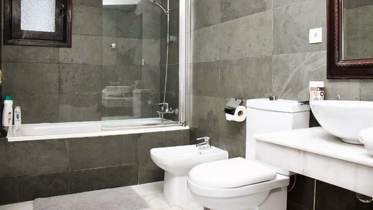 2 Bed Top Floor Apartment in Puerto Banús