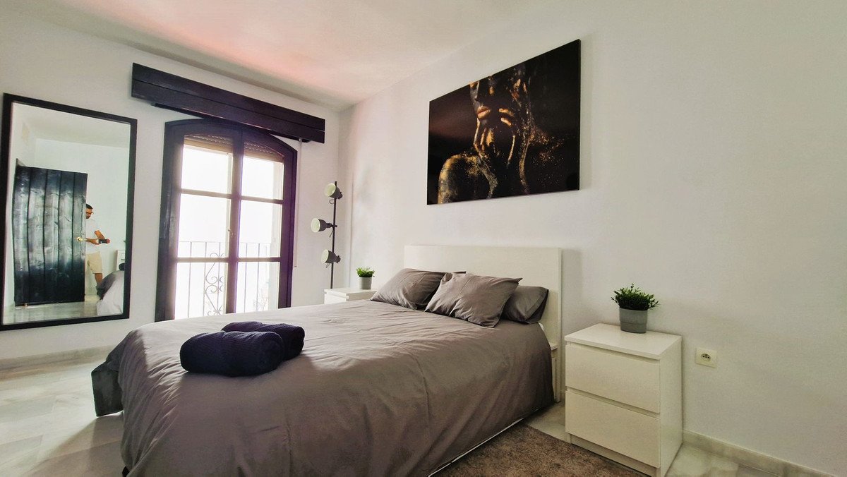 2 Bed Top Floor Apartment in Puerto Banús