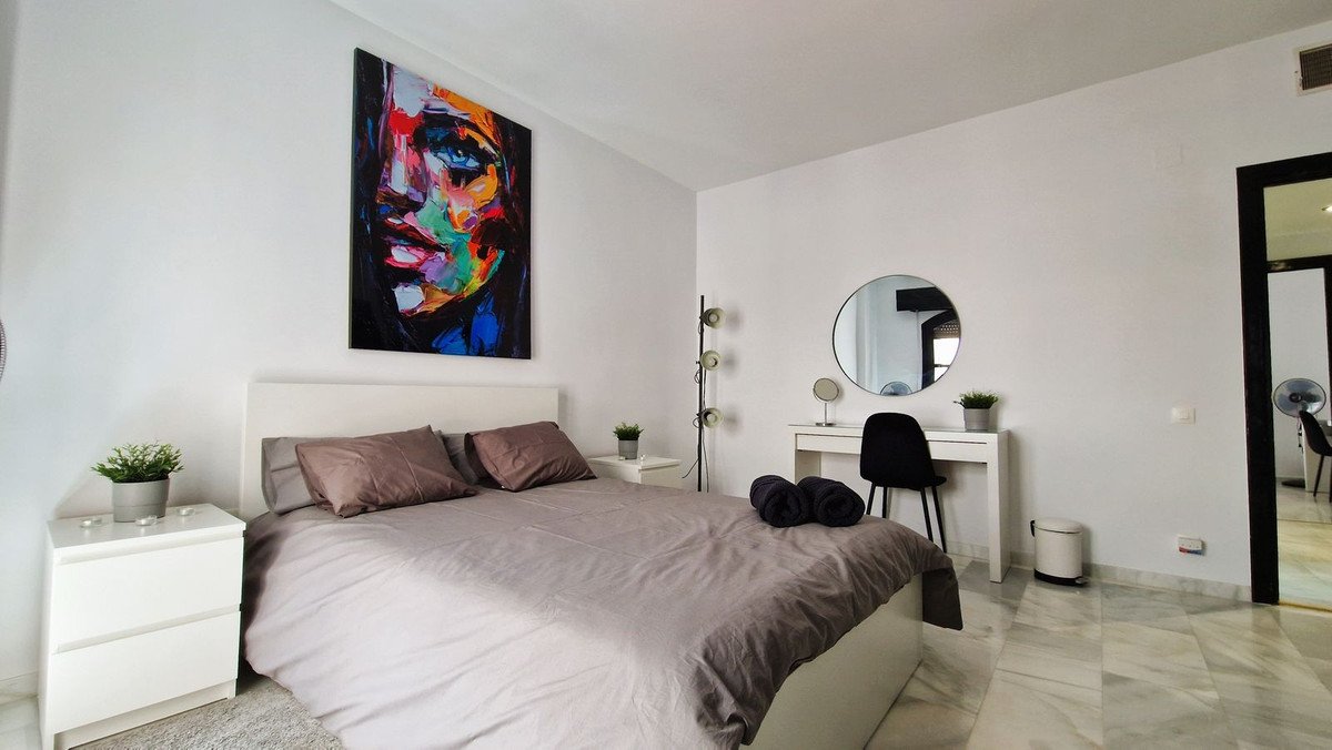 2 Bed Top Floor Apartment in Puerto Banús