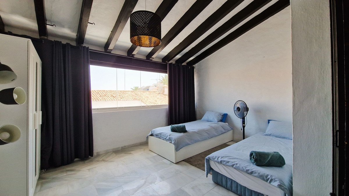 2 Bed Top Floor Apartment in Puerto Banús