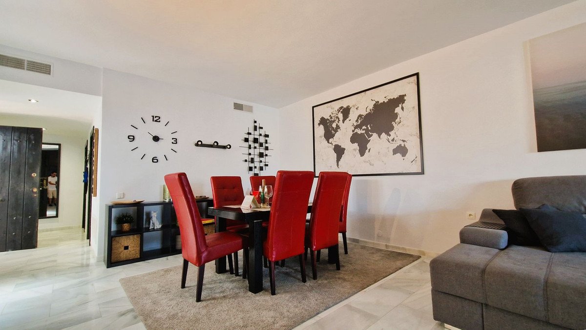 2 Bed Top Floor Apartment in Puerto Banús