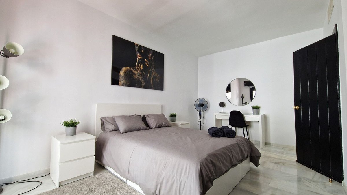 2 Bed Top Floor Apartment in Puerto Banús