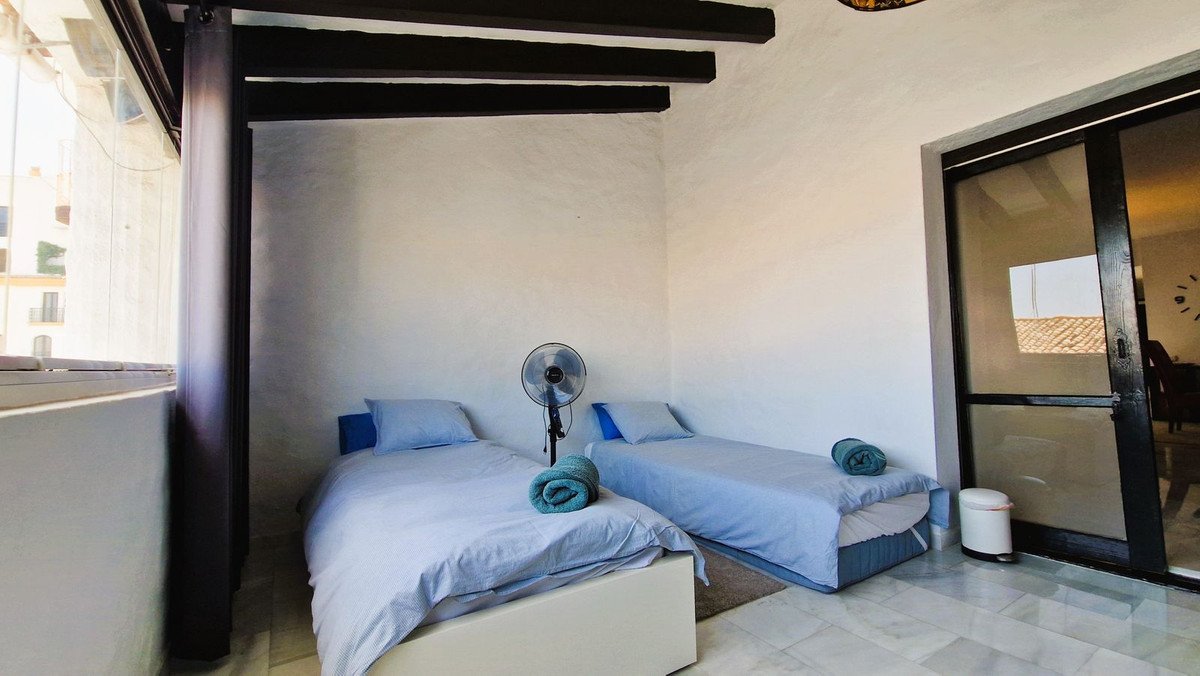 2 Bed Top Floor Apartment in Puerto Banús