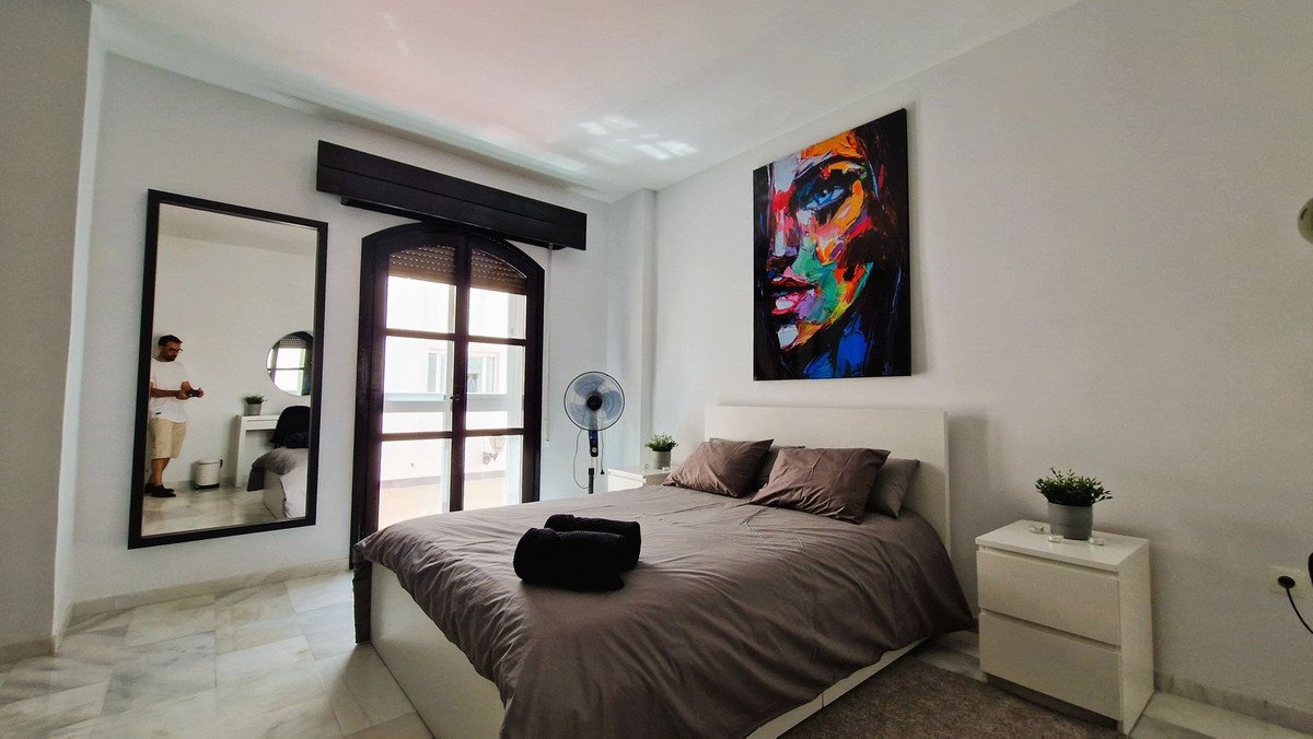 2 Bed Top Floor Apartment in Puerto Banús