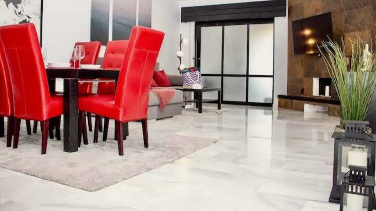2 Bed Top Floor Apartment in Puerto Banús