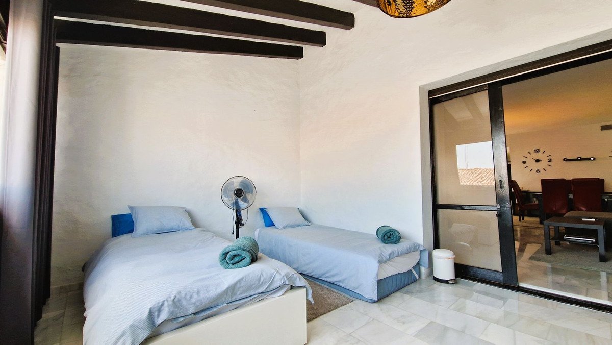 2 Bed Top Floor Apartment in Puerto Banús