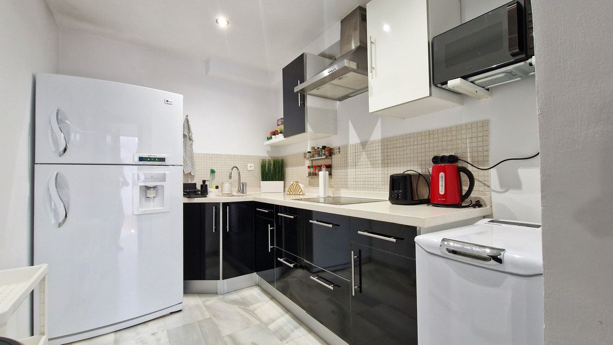 2 Bed Top Floor Apartment in Puerto Banús