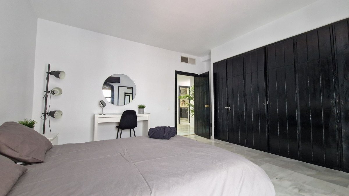 2 Bed Top Floor Apartment in Puerto Banús
