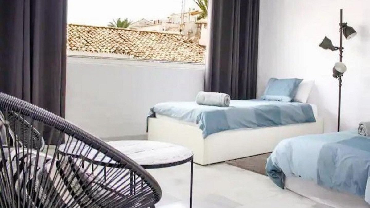 2 Bed Top Floor Apartment in Puerto Banús