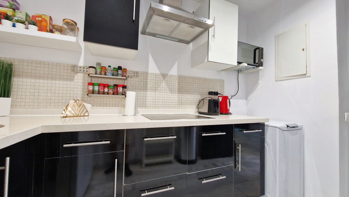 2 Bed Top Floor Apartment in Puerto Banús
