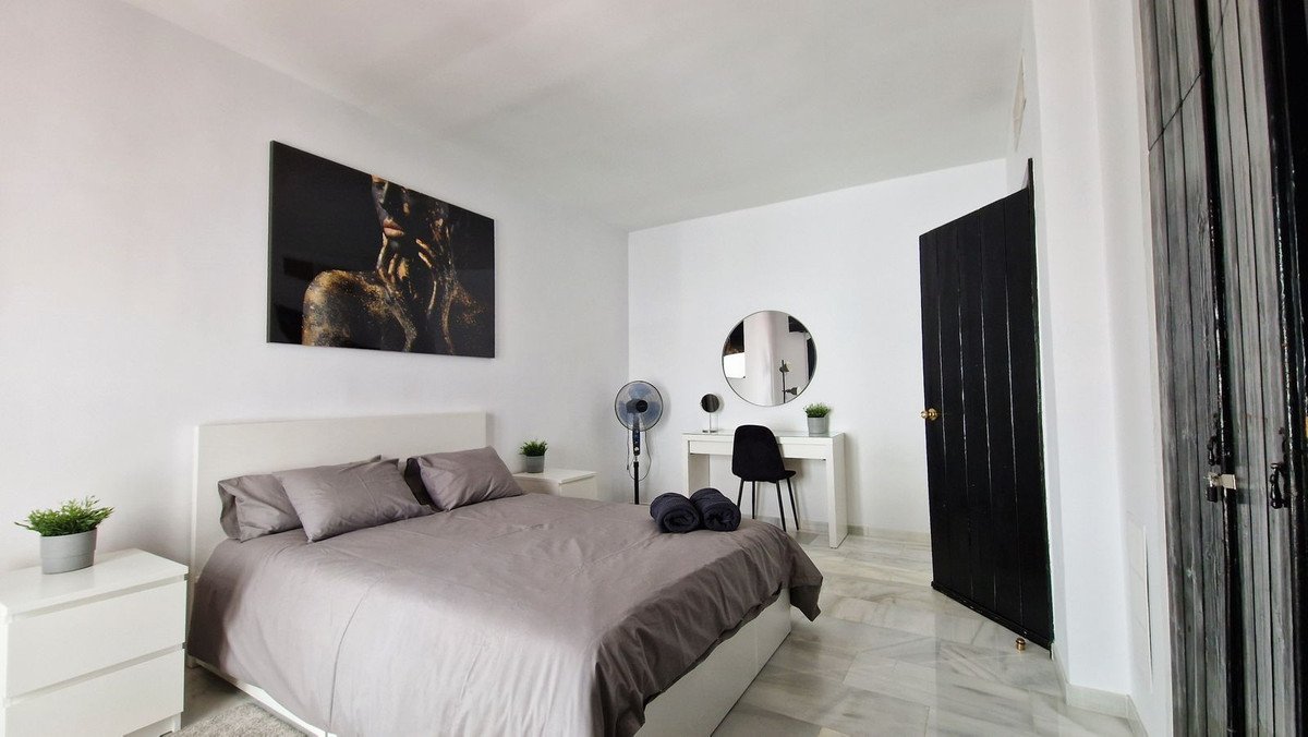 2 Bed Top Floor Apartment in Puerto Banús