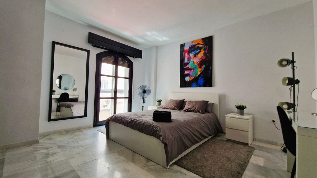 2 Bed Top Floor Apartment in Puerto Banús