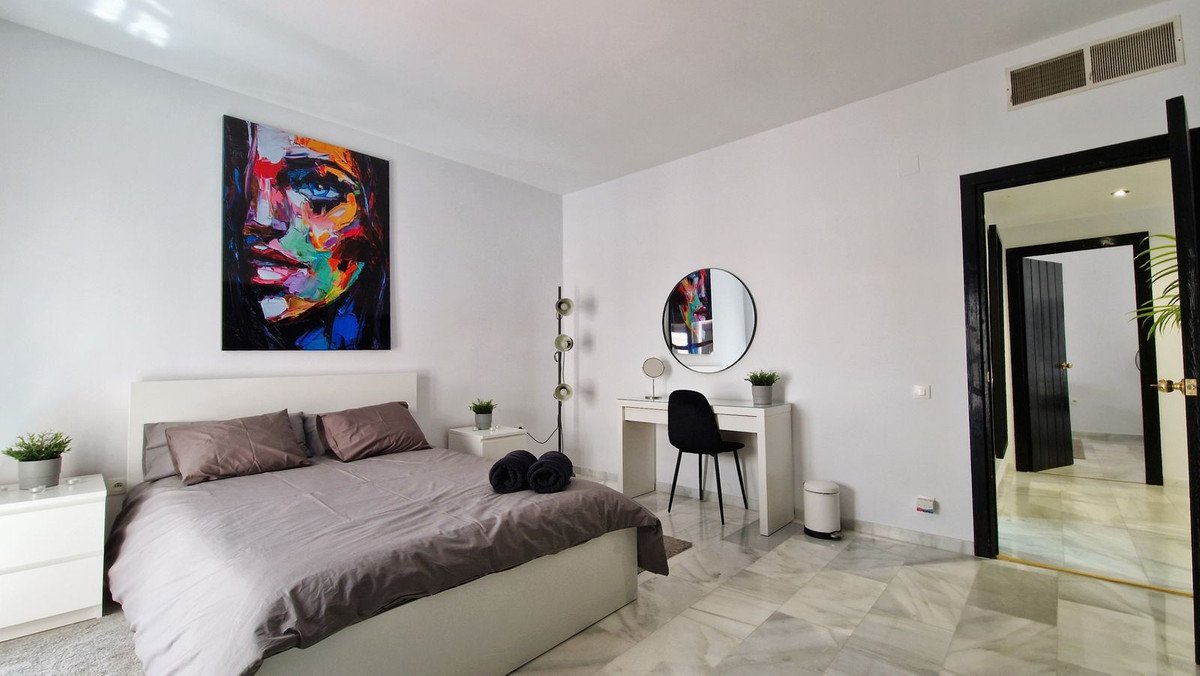 2 Bed Top Floor Apartment in Puerto Banús
