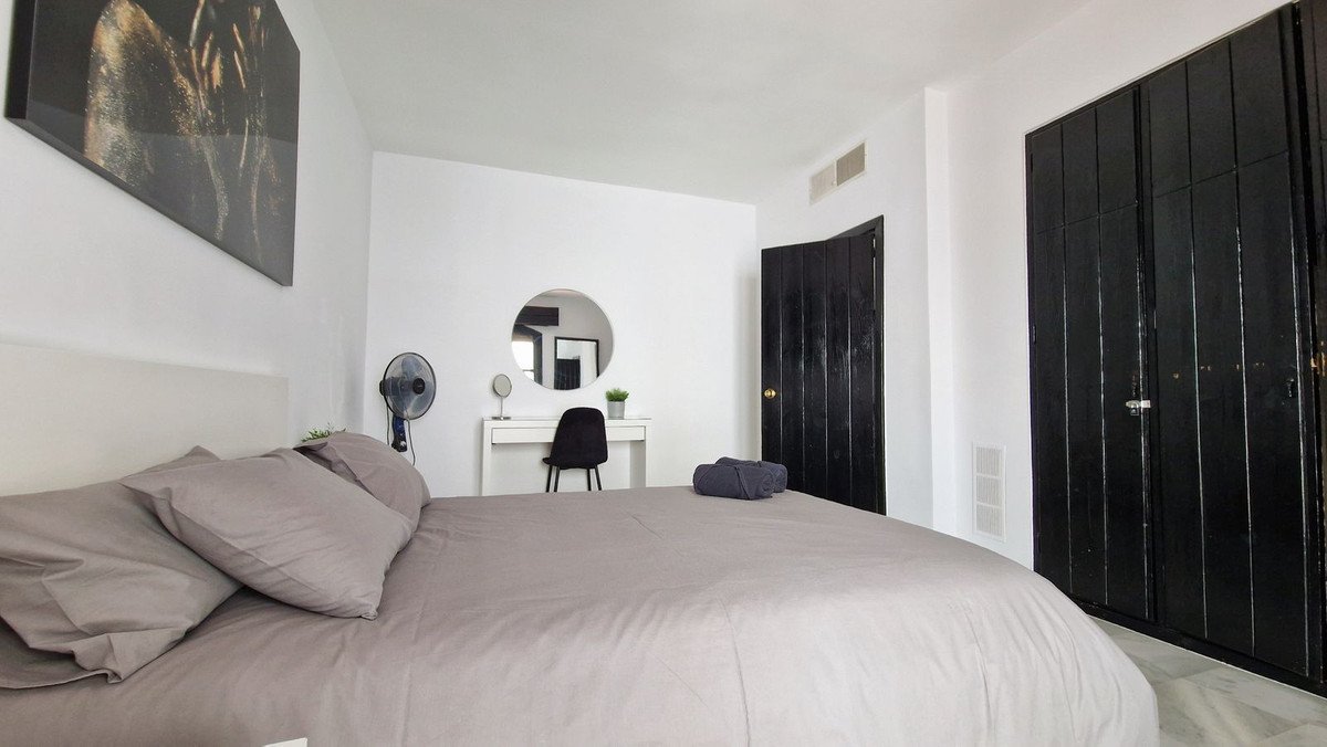 2 Bed Top Floor Apartment in Puerto Banús