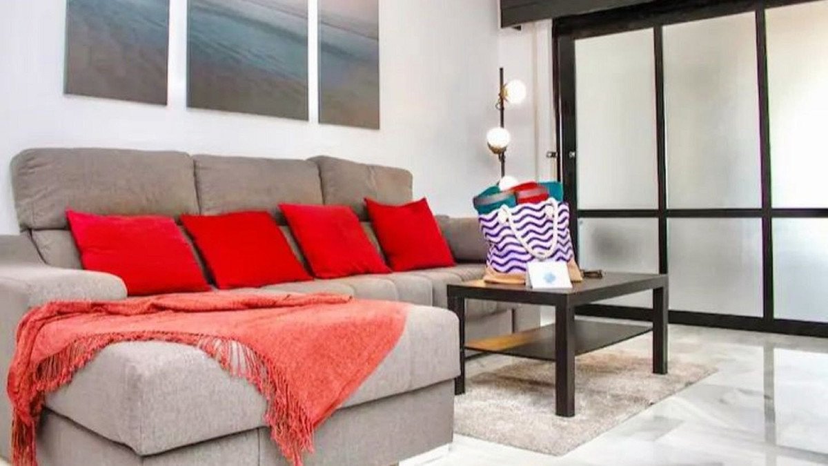 2 Bed Top Floor Apartment in Puerto Banús