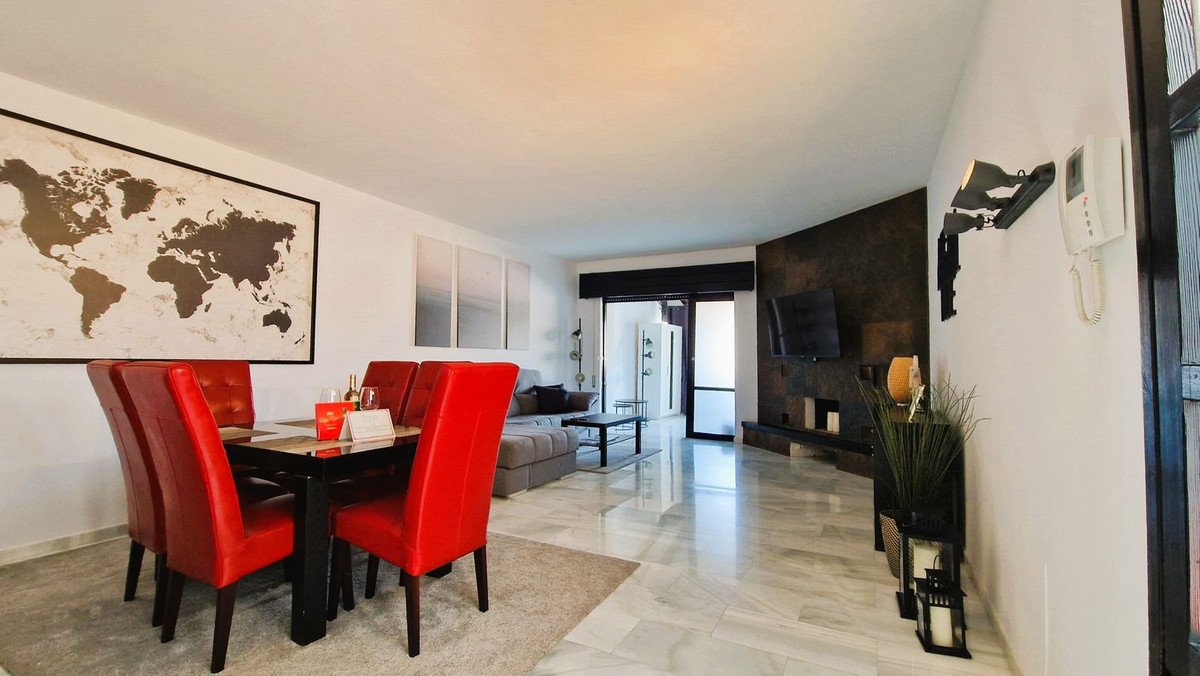 2 Bed Top Floor Apartment in Puerto Banús