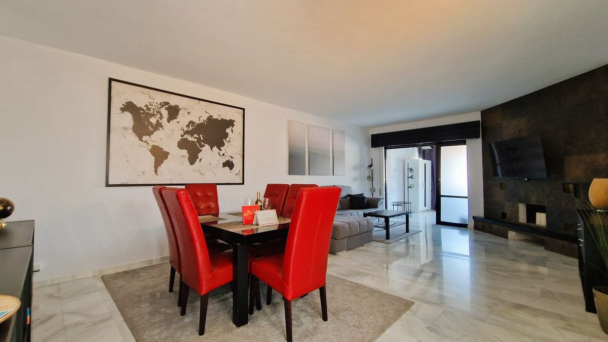 2 Bed Top Floor Apartment in Puerto Banús