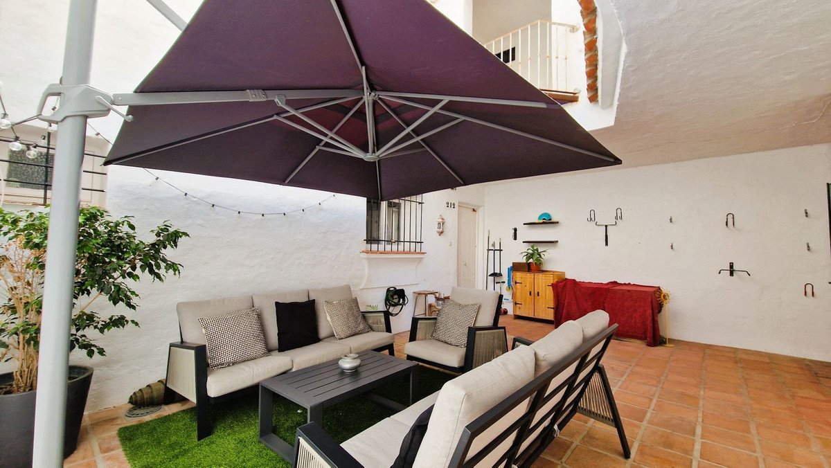 2 Bed Top Floor Apartment in Puerto Banús
