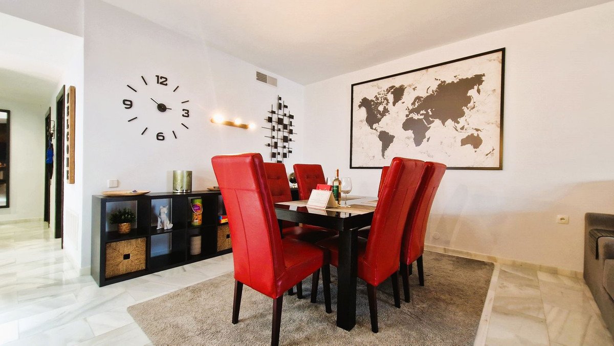 2 Bed Top Floor Apartment in Puerto Banús