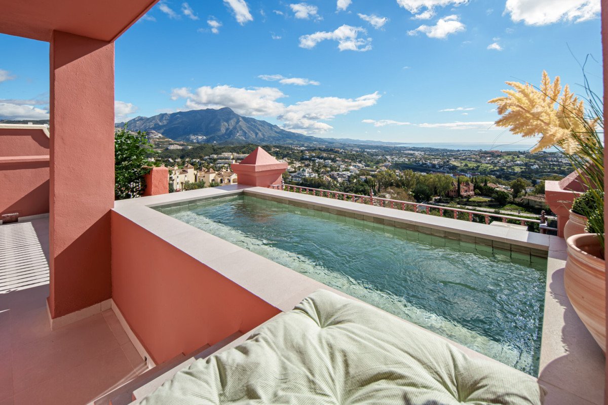 2 Bed Penthouse Duplex in Monte Halcones
