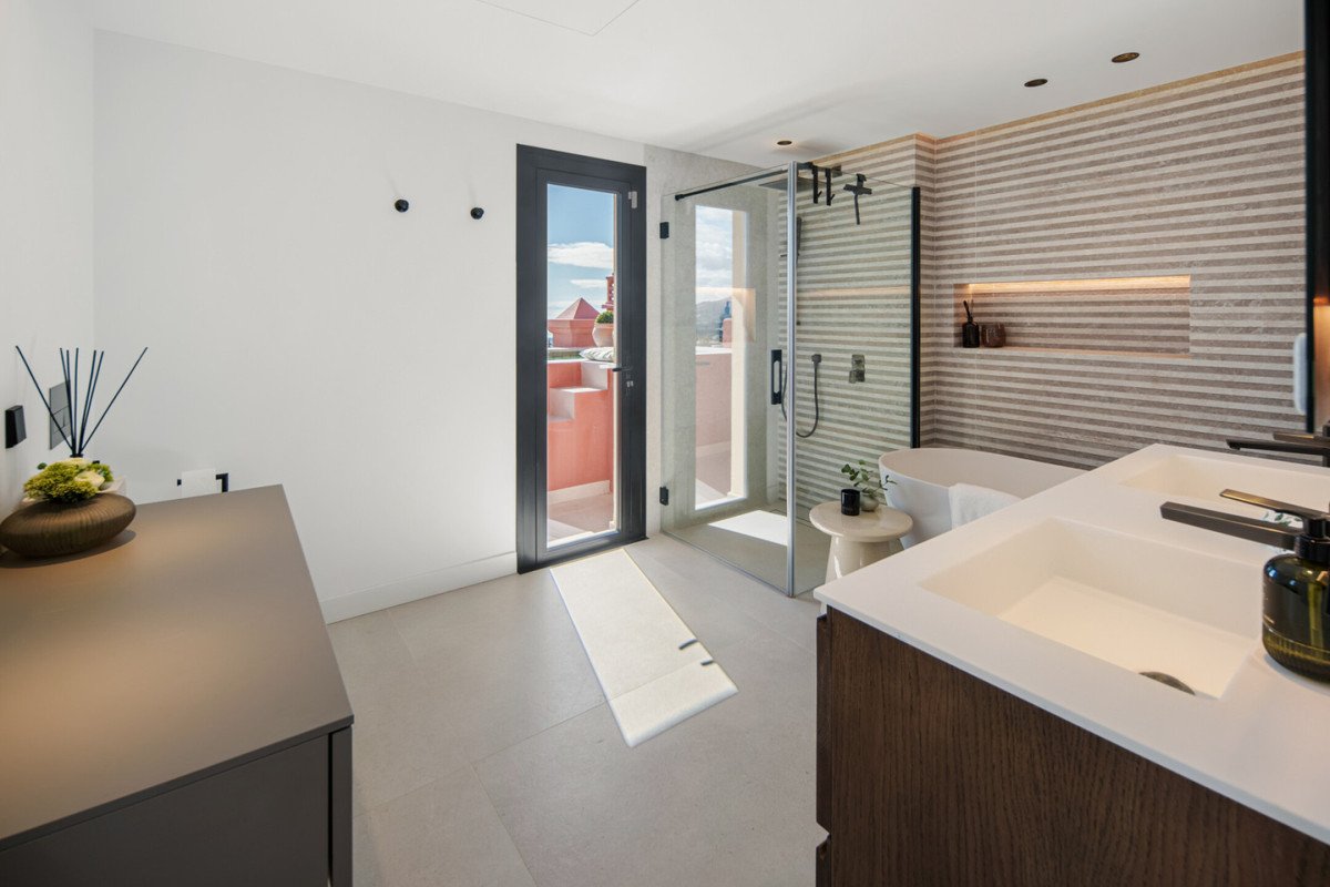 2 Bed Penthouse Duplex in Monte Halcones