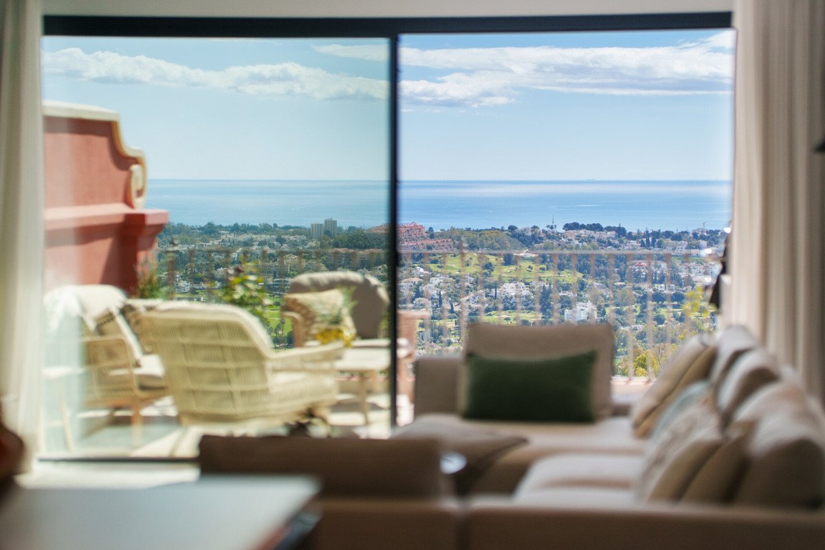 2 Bed Penthouse Duplex in Monte Halcones