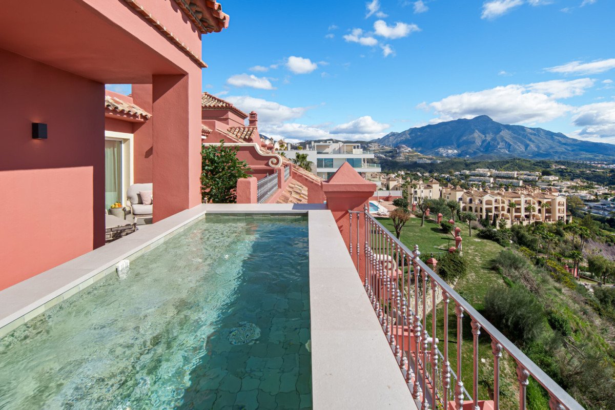 2 Bed Penthouse Duplex in Monte Halcones