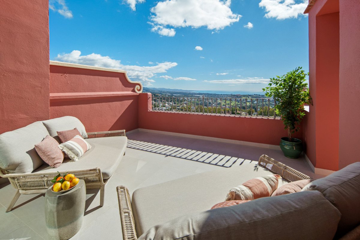 2 Bed Penthouse Duplex in Monte Halcones