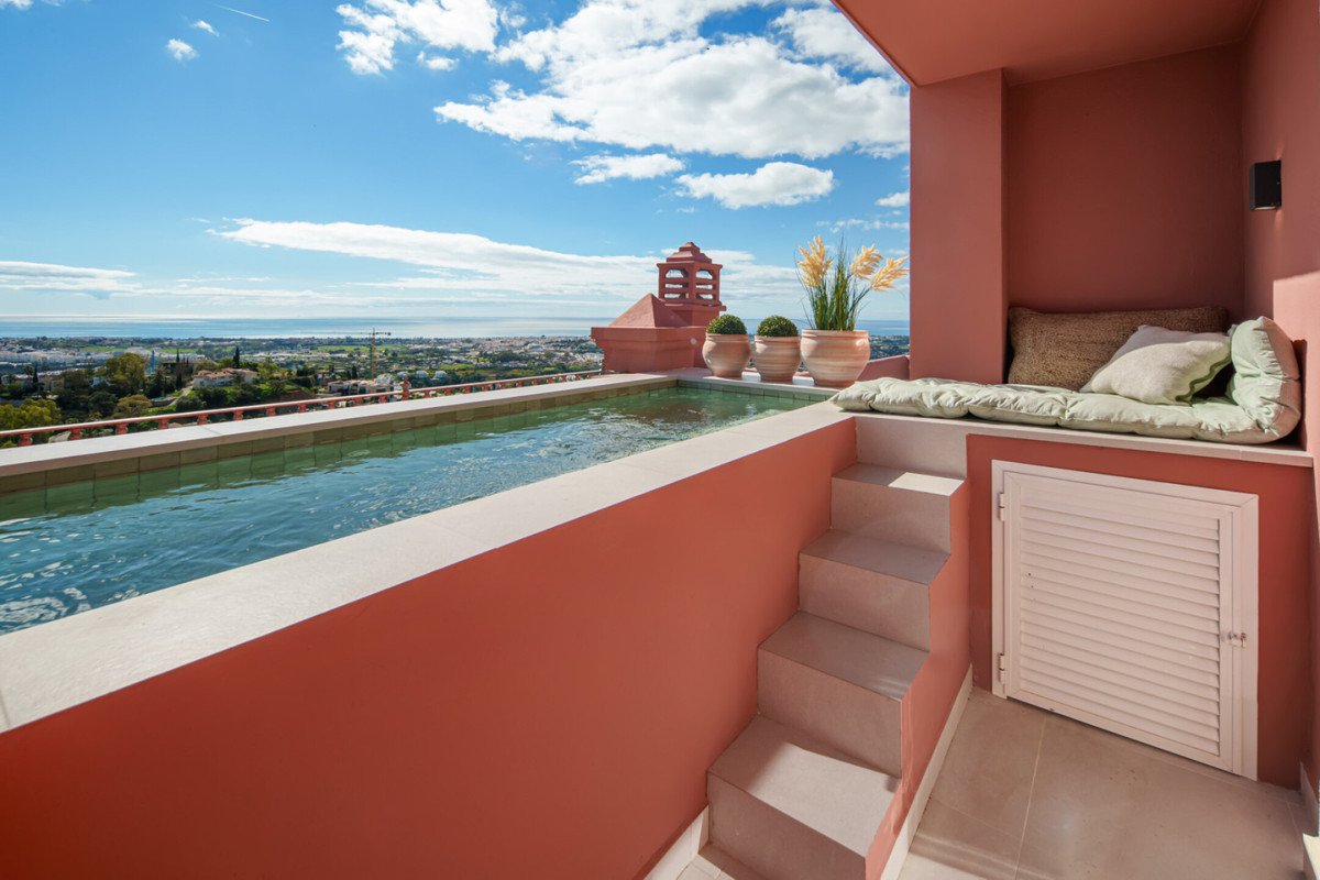 2 Bed Penthouse Duplex in Monte Halcones