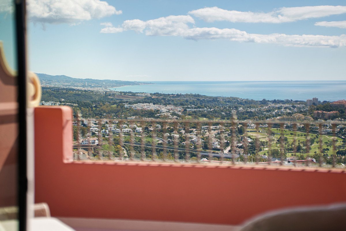 2 Bed Penthouse Duplex in Monte Halcones