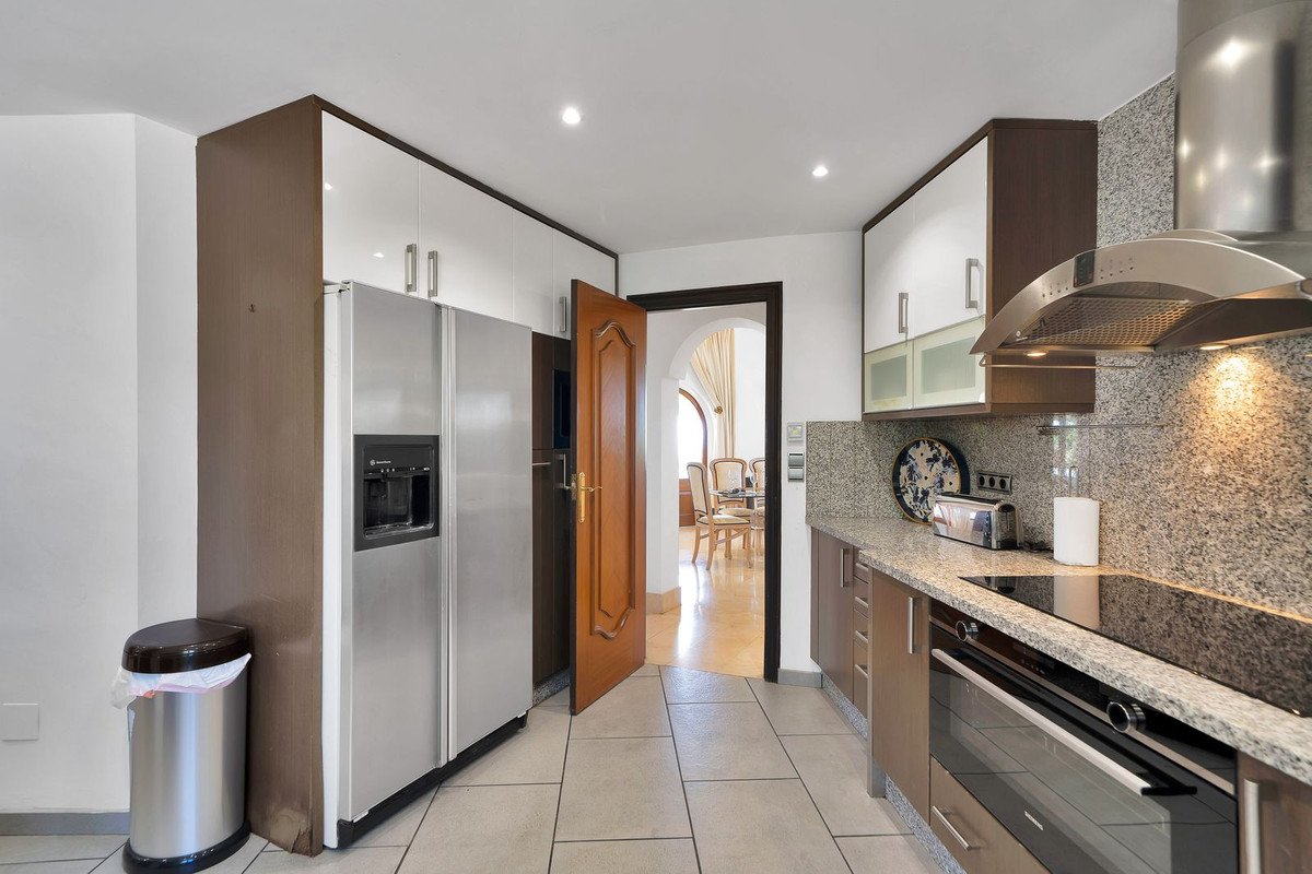 6 Bed Detached Villa in Hacienda Las Chapas