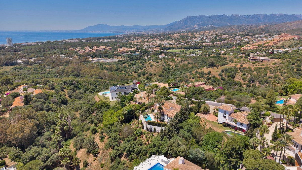 6 Bed Detached Villa in Hacienda Las Chapas