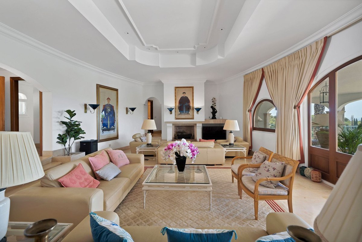 6 Bed Detached Villa in Hacienda Las Chapas