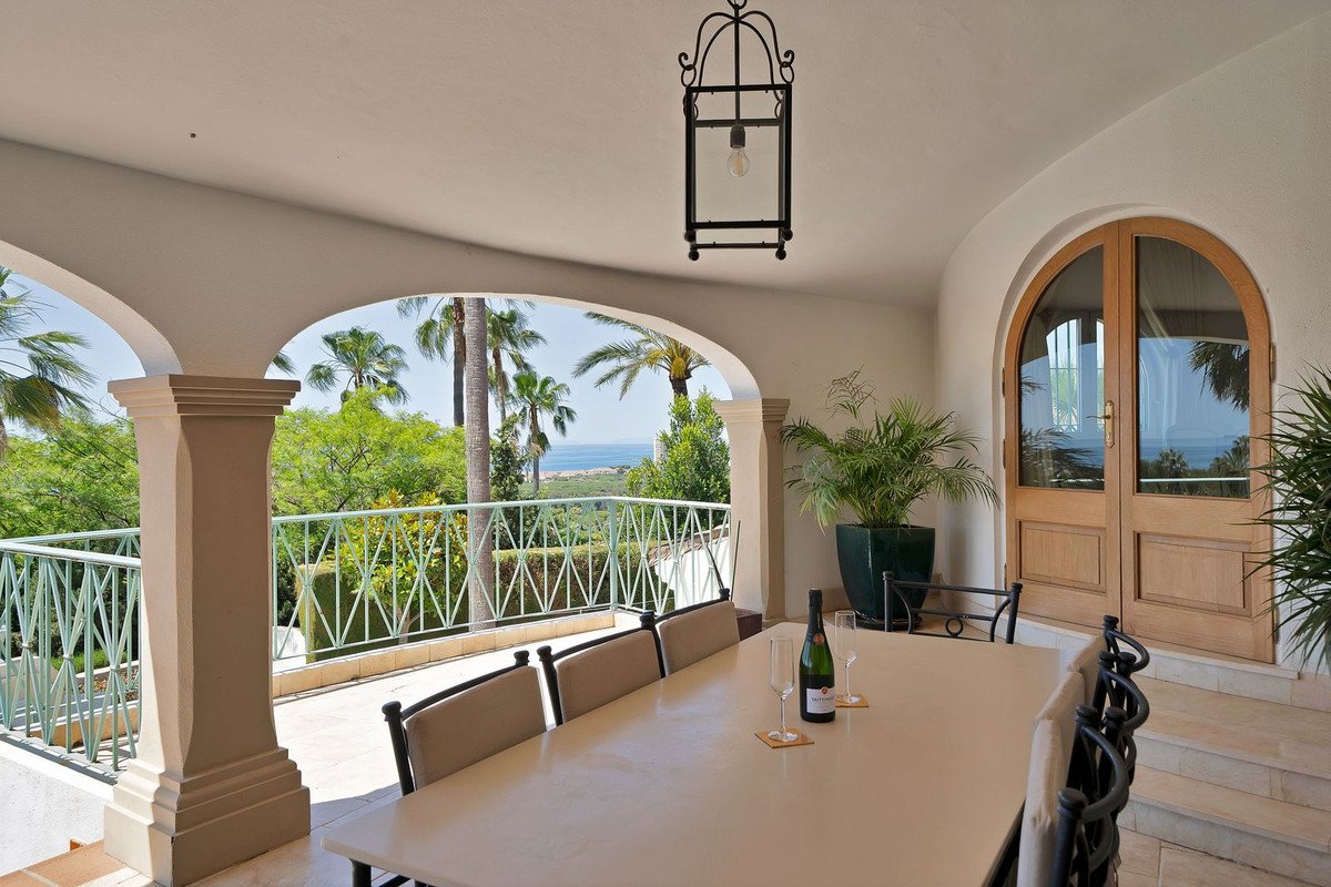 6 Bed Detached Villa in Hacienda Las Chapas