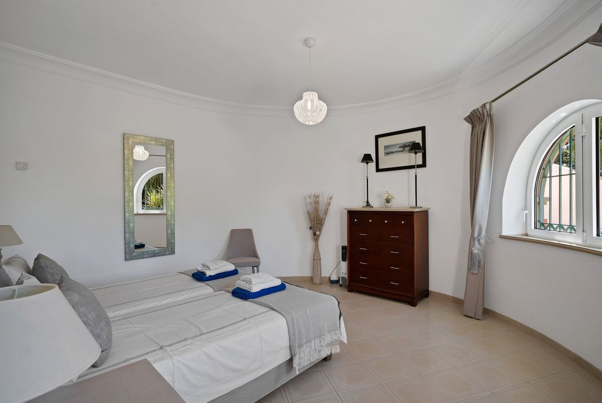 6 Bed Detached Villa in Hacienda Las Chapas