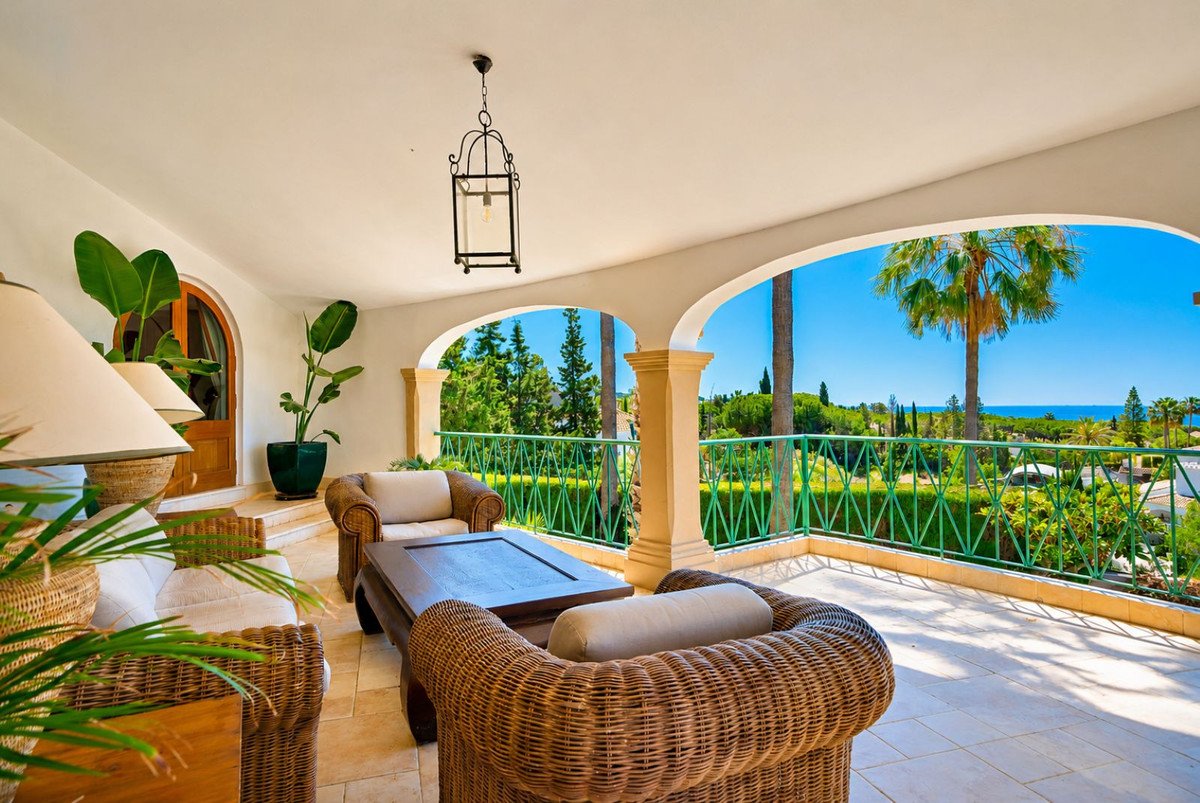 6 Bed Detached Villa in Hacienda Las Chapas