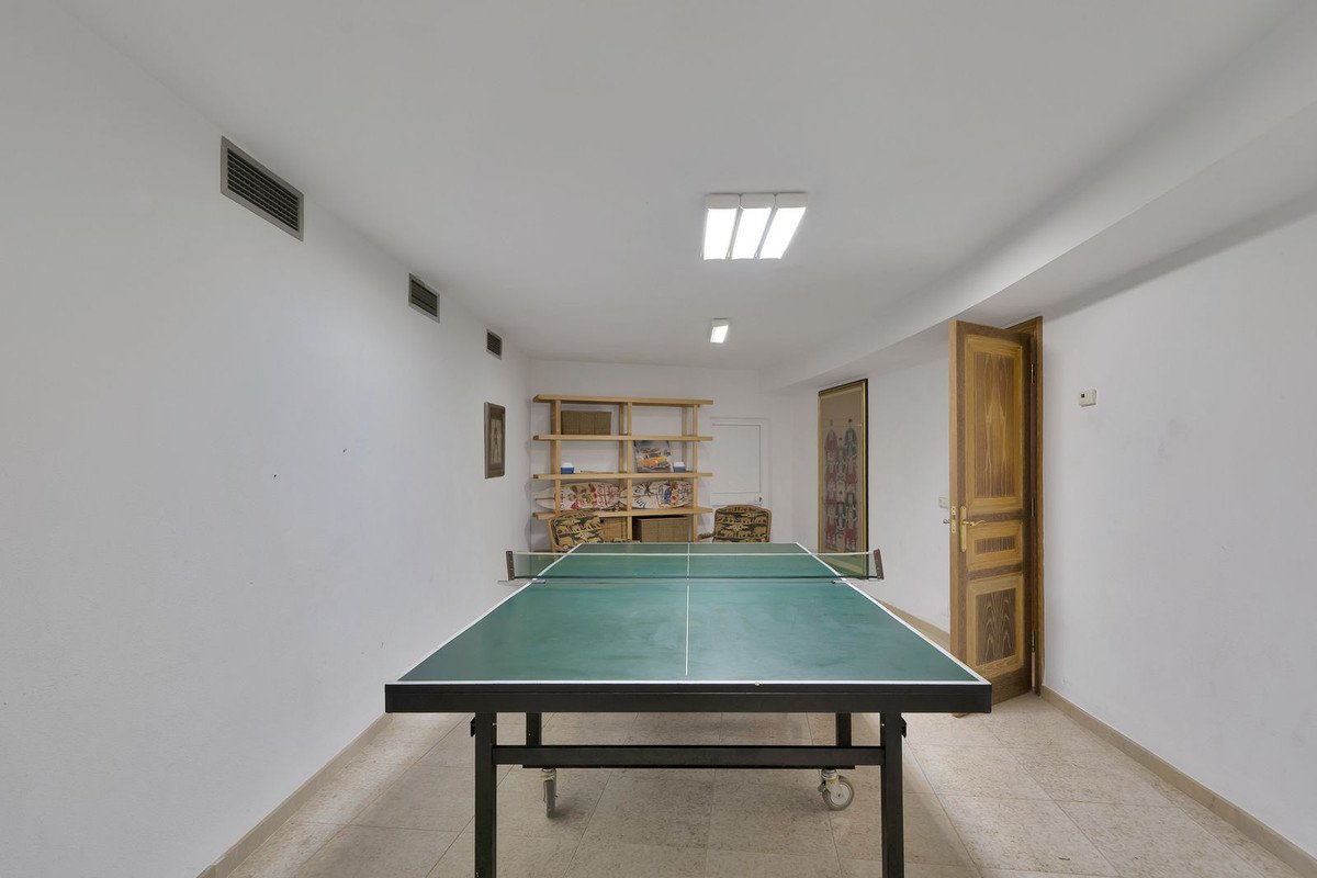 6 Bed Detached Villa in Hacienda Las Chapas
