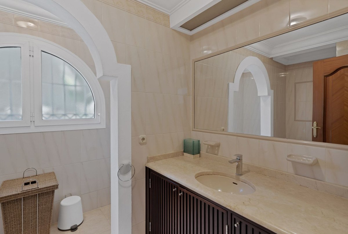 6 Bed Detached Villa in Hacienda Las Chapas