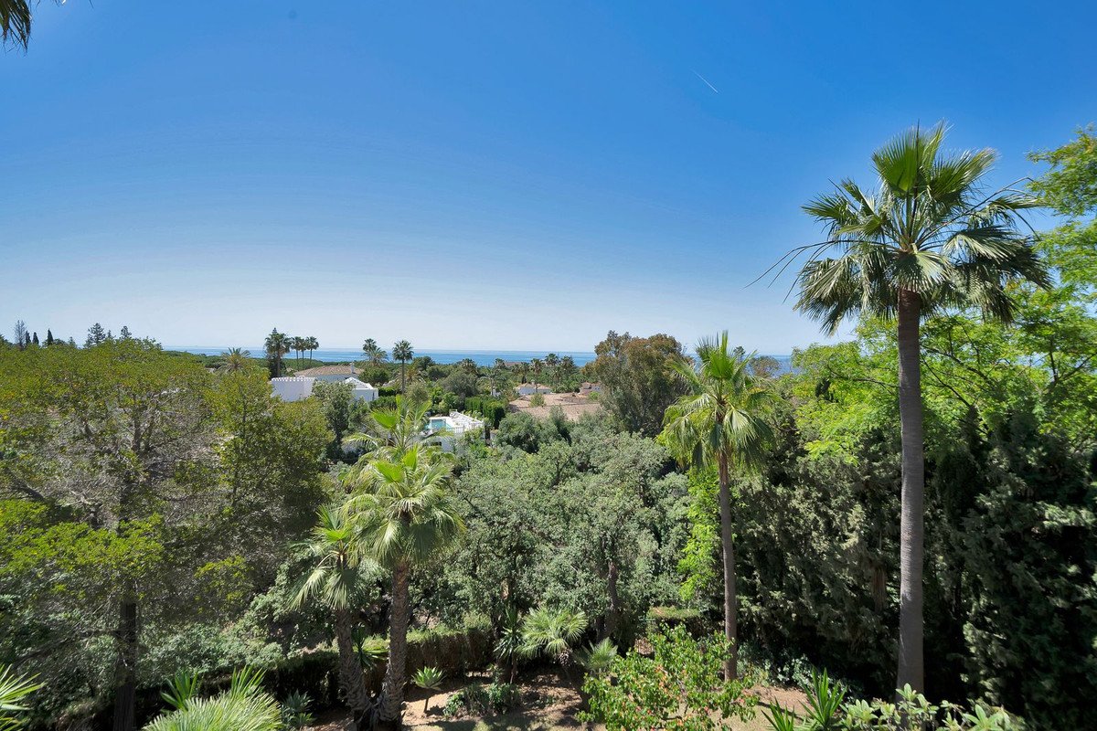 6 Bed Detached Villa in Hacienda Las Chapas