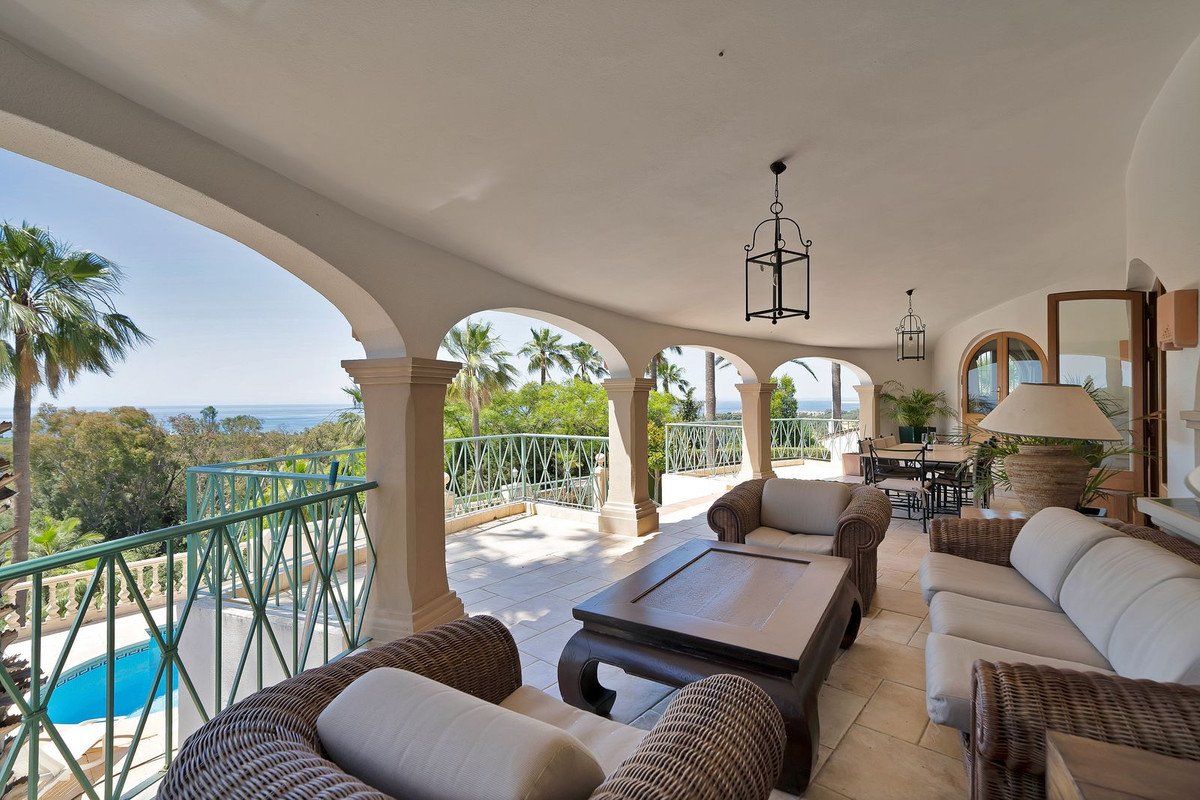 6 Bed Detached Villa in Hacienda Las Chapas