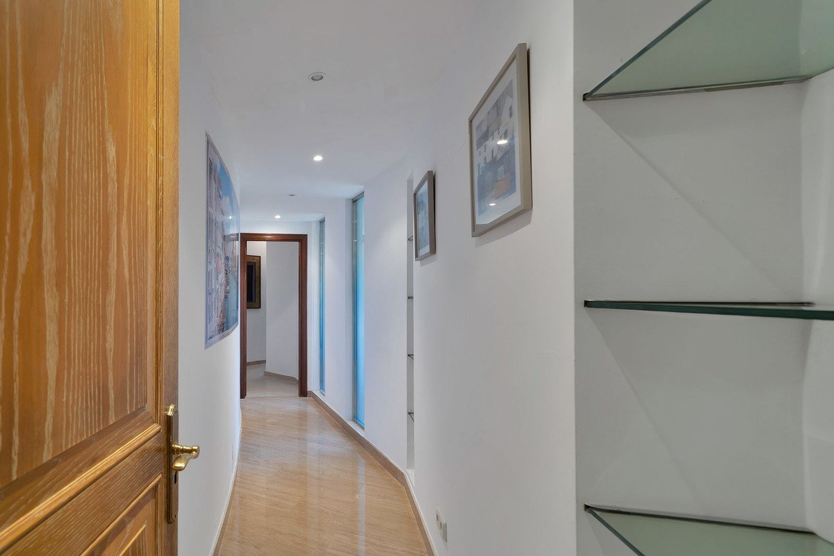 6 Bed Detached Villa in Hacienda Las Chapas