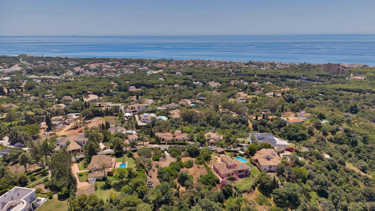 6 Bed Detached Villa in Hacienda Las Chapas