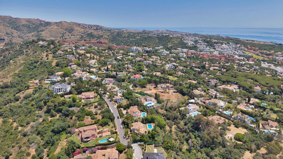 6 Bed Detached Villa in Hacienda Las Chapas