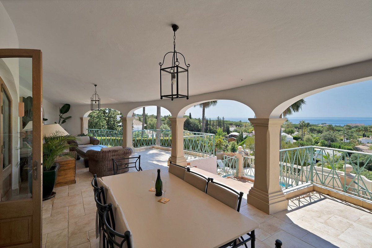 6 Bed Detached Villa in Hacienda Las Chapas