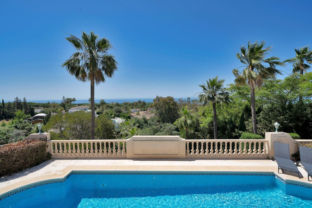 6 Bed Detached Villa in Hacienda Las Chapas