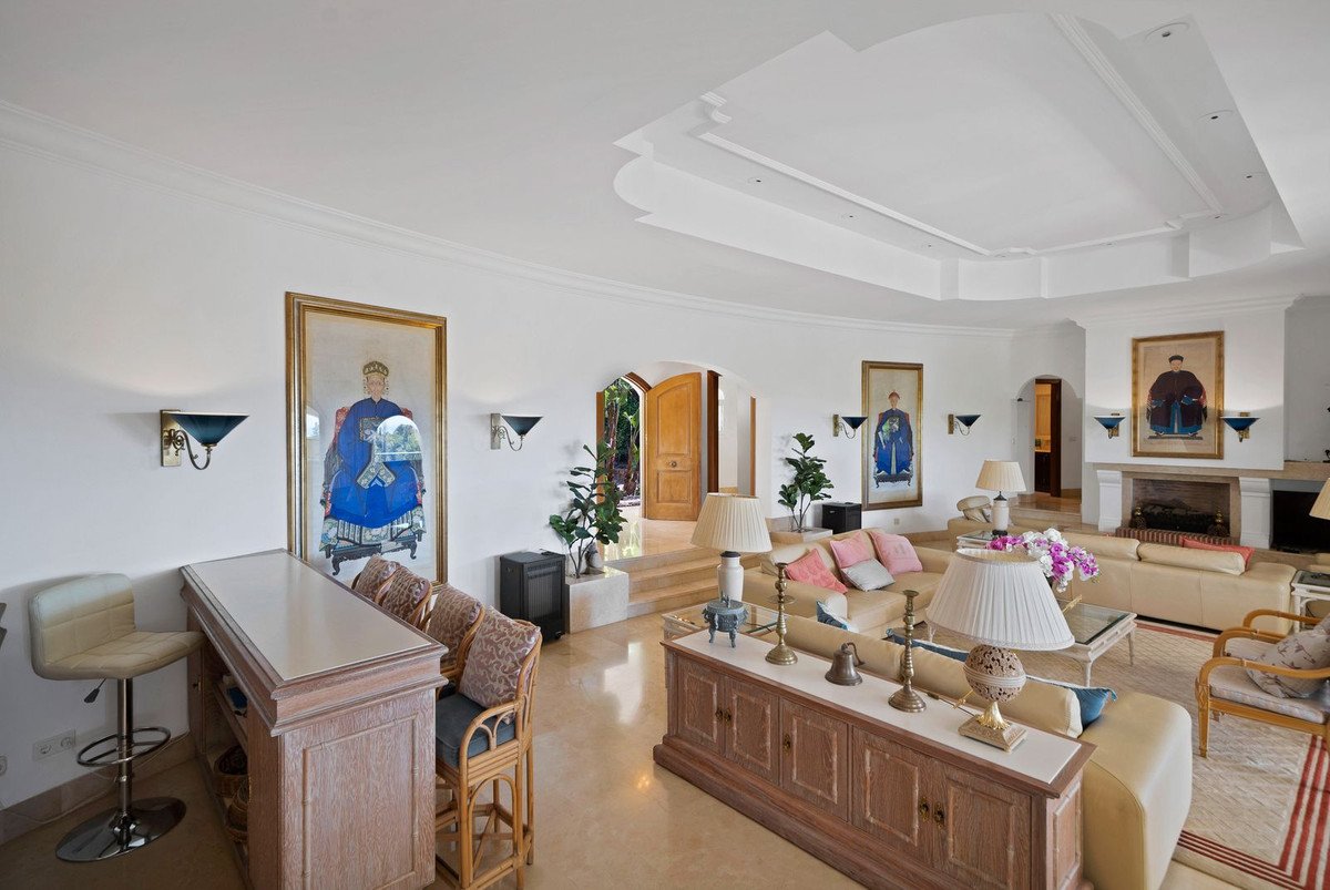 6 Bed Detached Villa in Hacienda Las Chapas