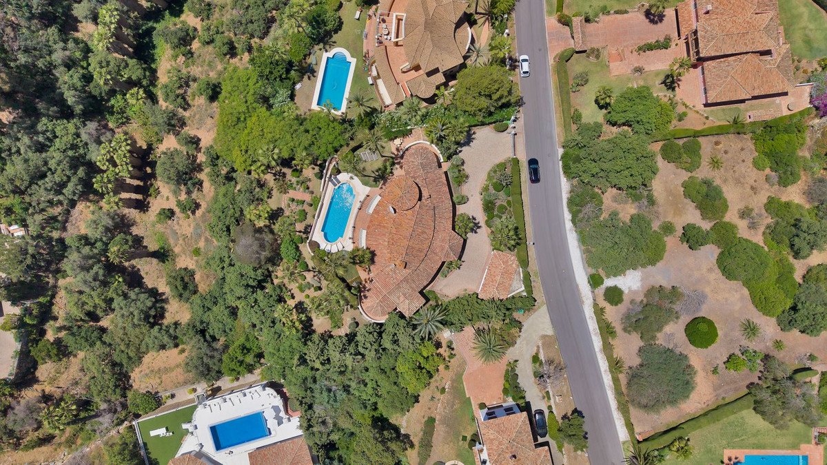 6 Bed Detached Villa in Hacienda Las Chapas