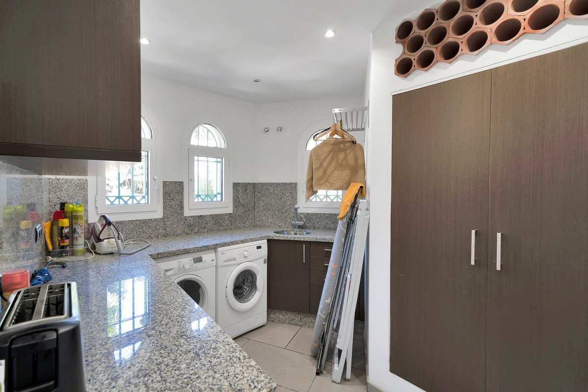 6 Bed Detached Villa in Hacienda Las Chapas
