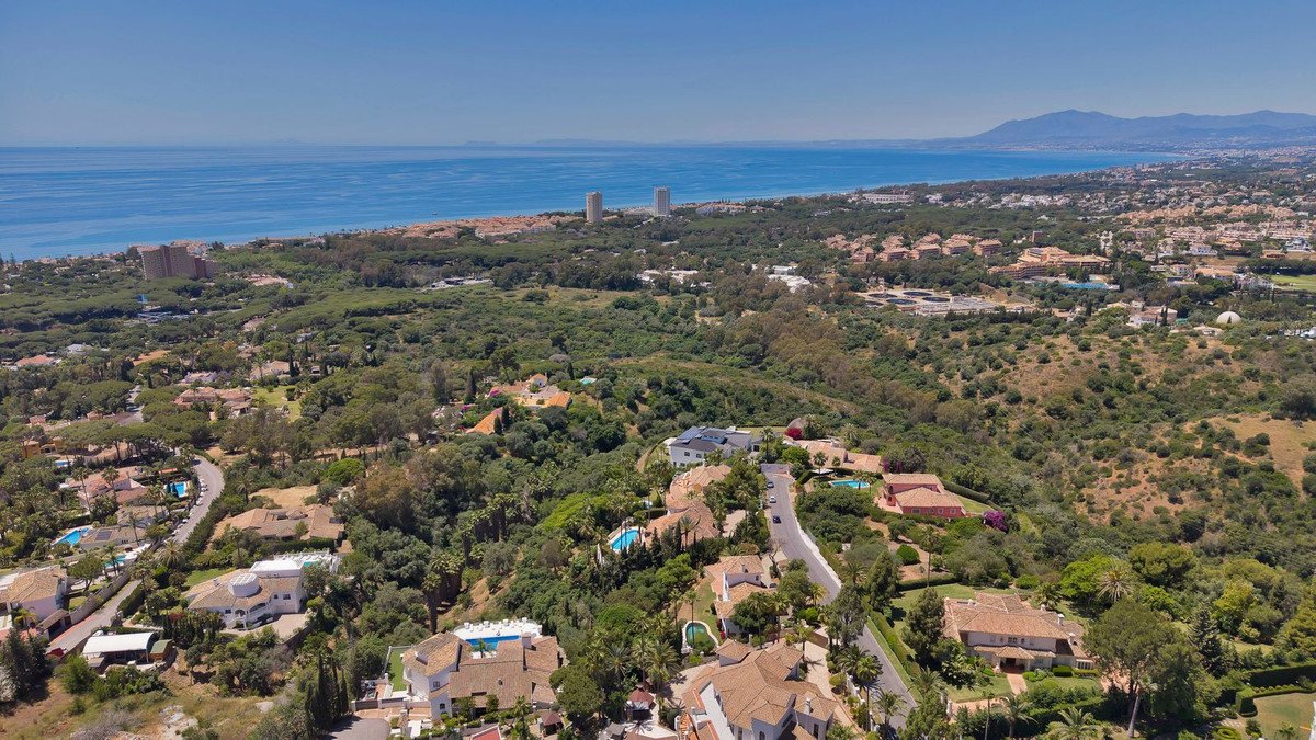 6 Bed Detached Villa in Hacienda Las Chapas